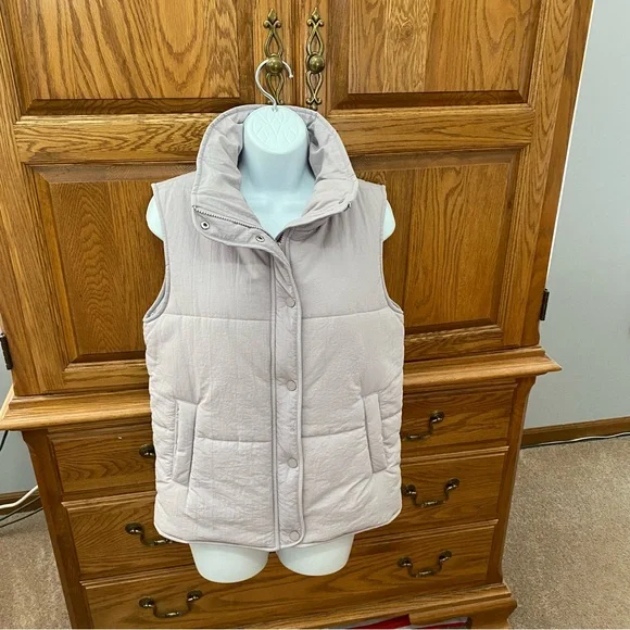 Alo Gold Rusher Puffer Vest Light Purple Women’s Sz Small Comfy Warm RARE COLOR - Picture 13 of 13